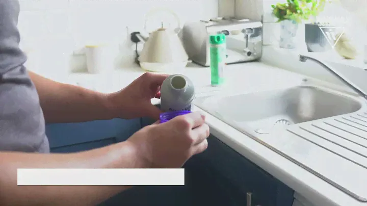 EN: How to clean and waterproof your fleece with Nikwax Polar Proof.
